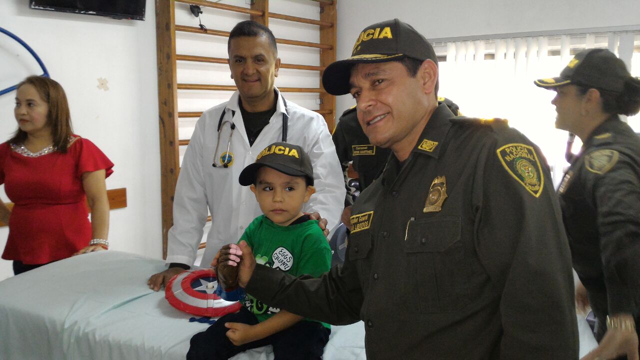 El mejor regalo de navidad, Policia-Santander