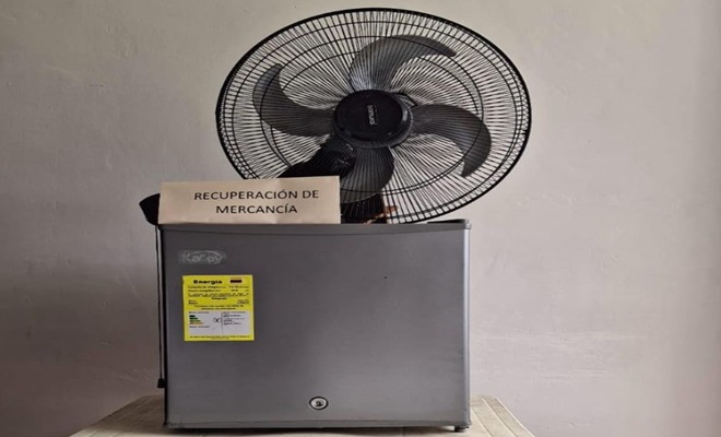 Se había llevado de una cabaña un ventilador y una nevera minibar. 