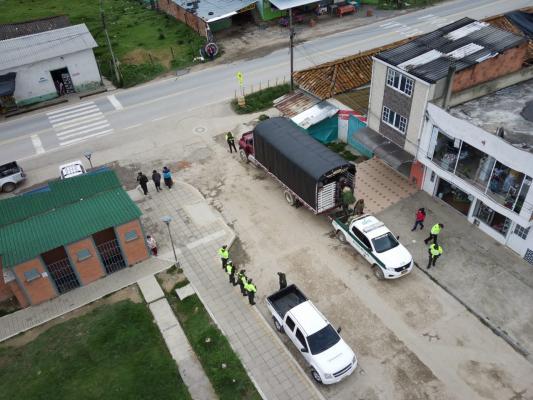 En_Berlín_los_policías_trabajan_junto_a_los_agricultores_para_comercializar_sus_productos_5