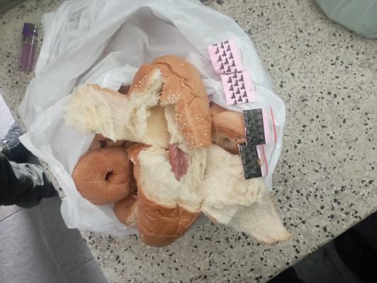 En bolsas de pan y sellado en bolsas plásticas fue hallado este alijo