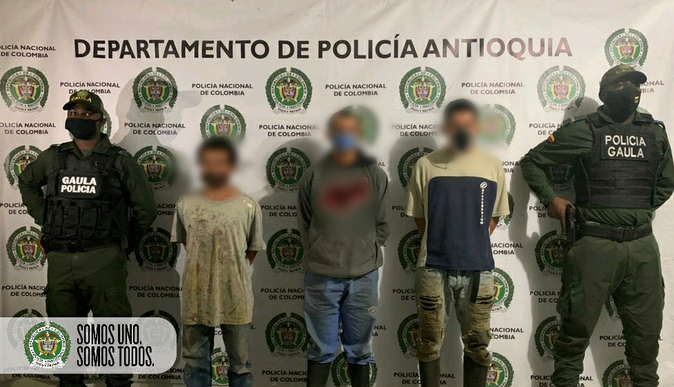 se incautaron: 03 equipos móviles, 03 sim card, 01 vehículo y $500.000 mil pesos en efectivo.