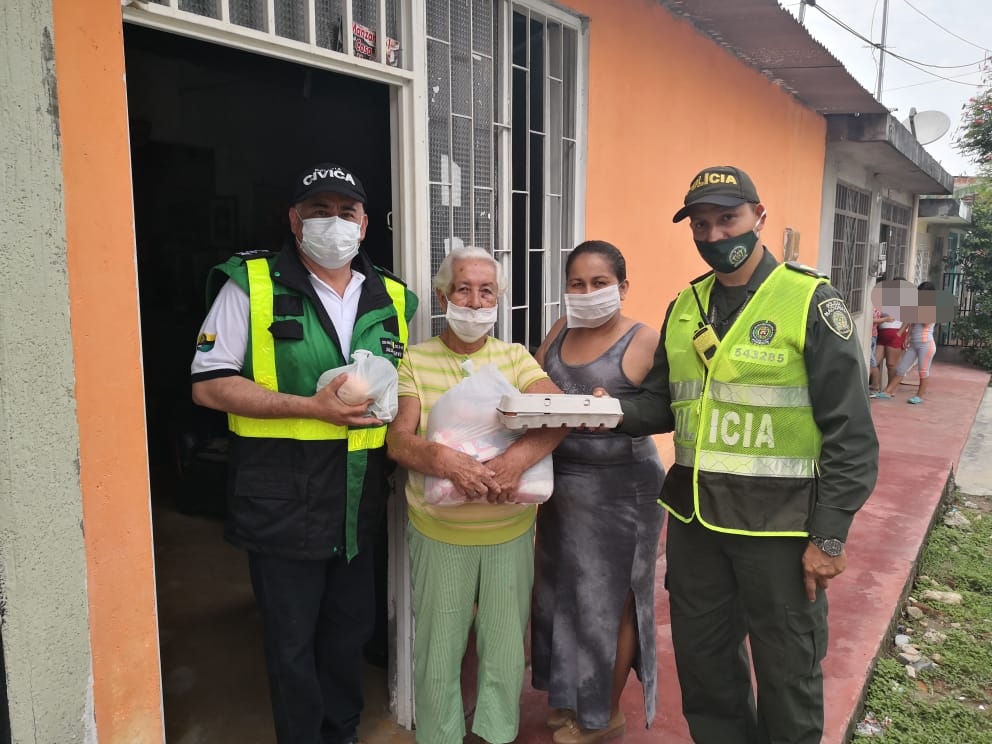 Ante la emergencia sanitaria entregamos almuerzos y mercados en barrios de Ibagué