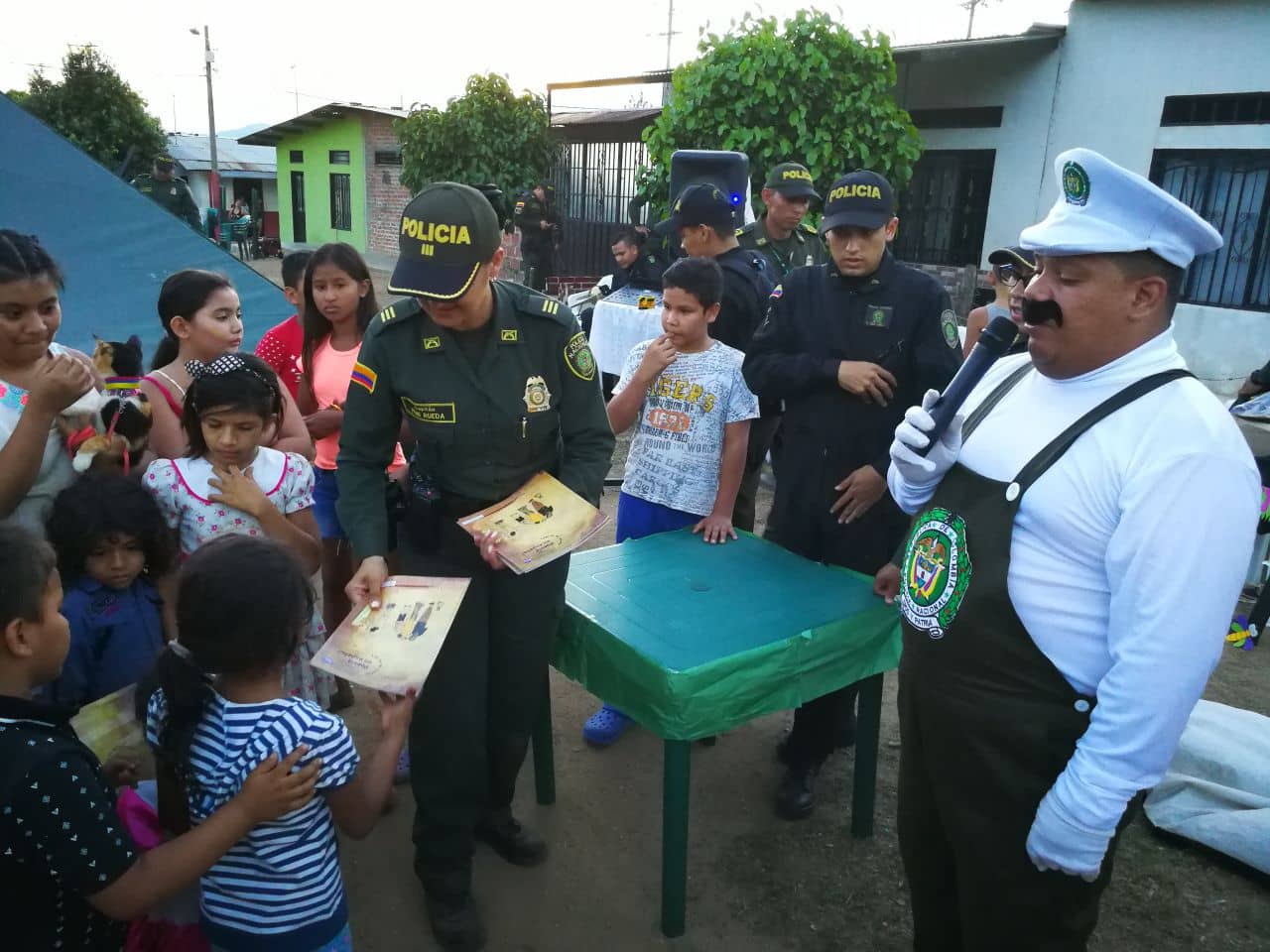 Entregamos-libros-cuentos-a-niños-Pitalito