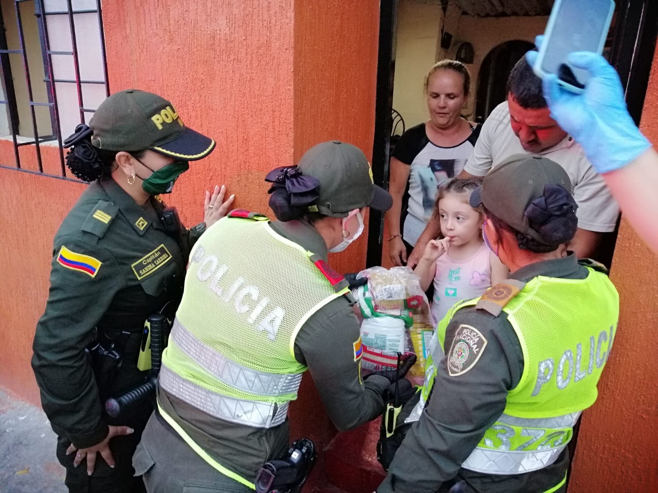  La Policía en Manizales solidaria ante la emergencia sanitaria 