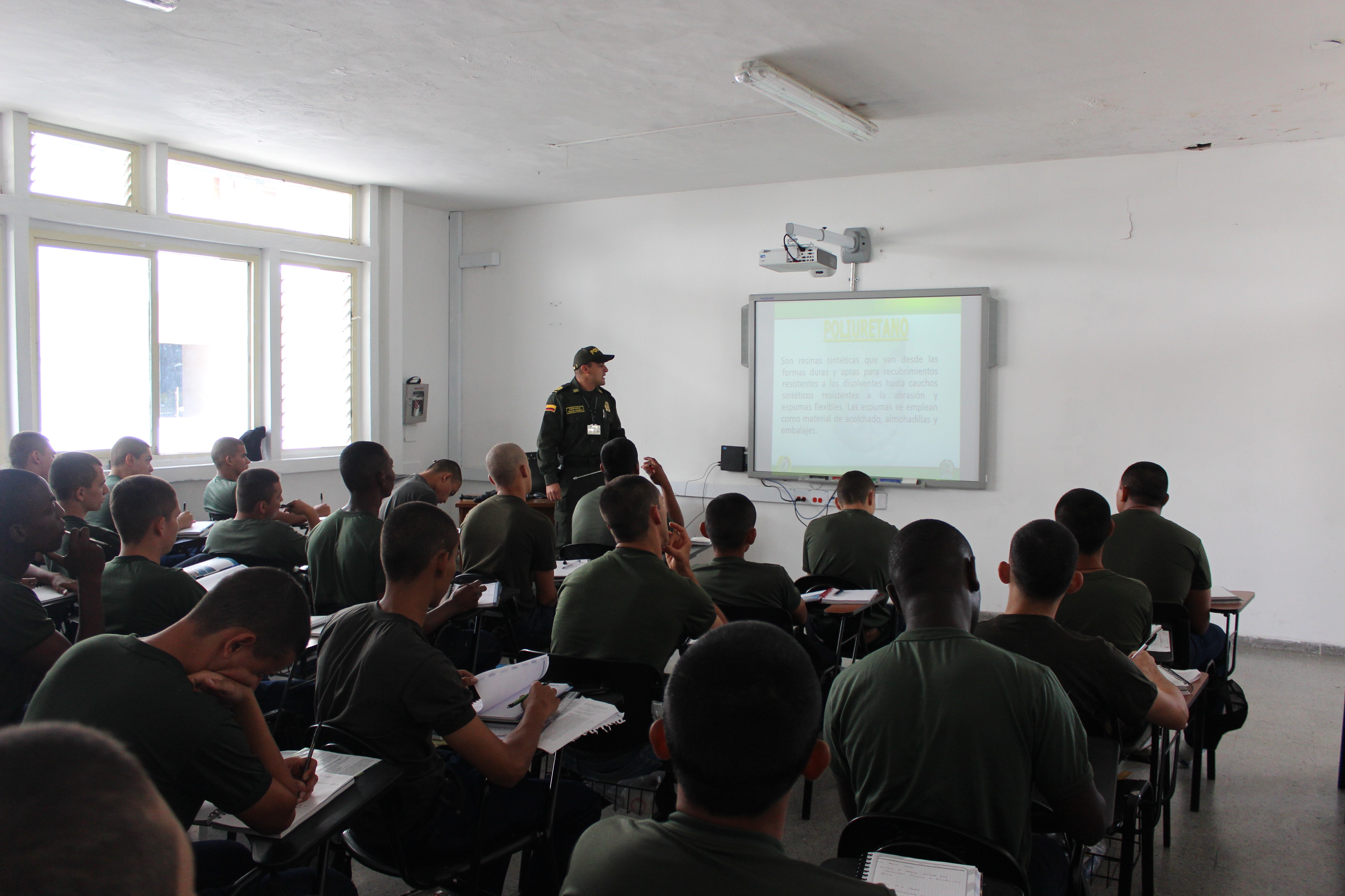 Clases con los auxiliares bachilleres 