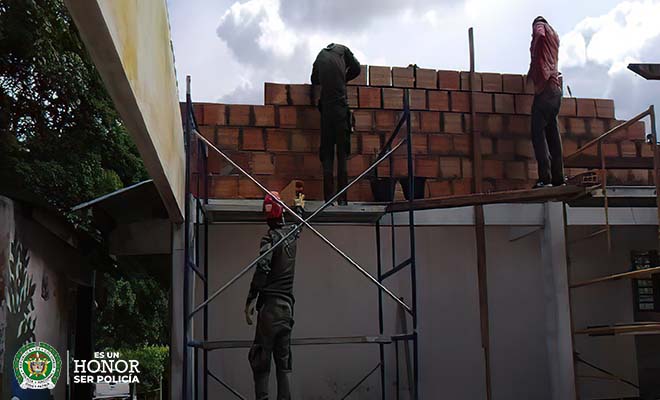 Los Carabineros remodelan una escuela en zona rural de Florencia, Caquetá