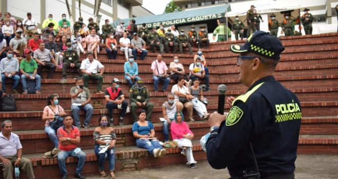 Charla policía a la comunidad