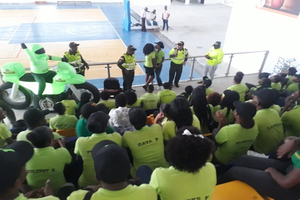 Estudiantes-de-diferentes-colegios-de-Quibdó,-recibieron-taller-y-kits-de-prevención-vial