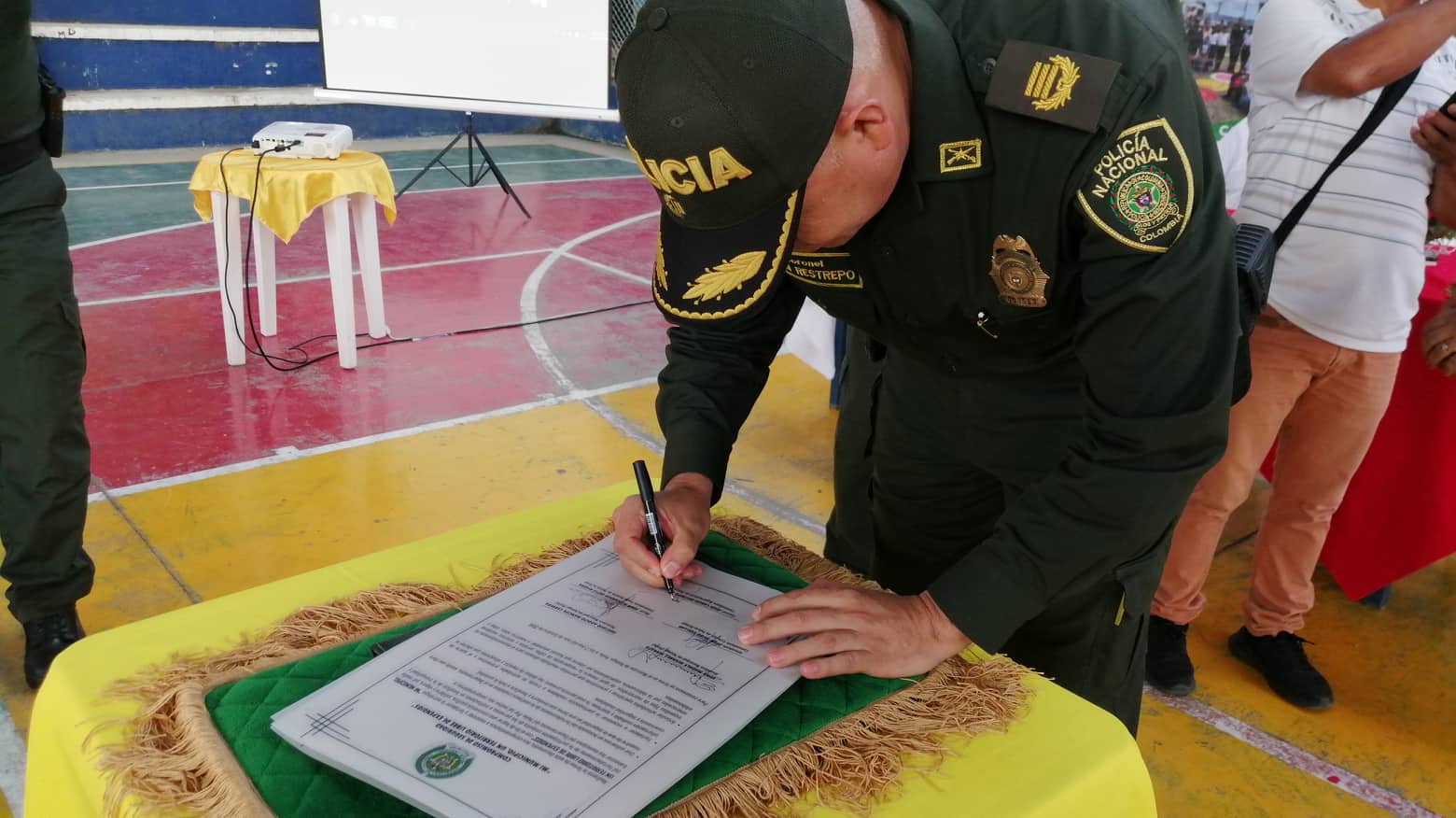  firma_del_pergamino_cr._restrepo_j1_deuil