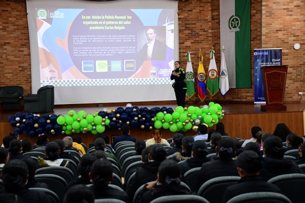 Futuras Policías participaron del foro