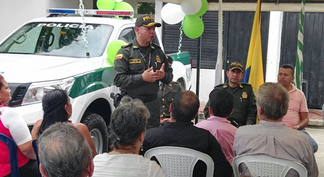 Con-una nueva camioneta-la-Policía Nacional-fortalecer la seguridad rural-en-Pachaquiaro