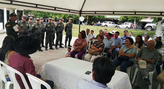 Con-una nueva camioneta-la-Policía Nacional-fortalecer la seguridad rural-en-Pachaquiaro