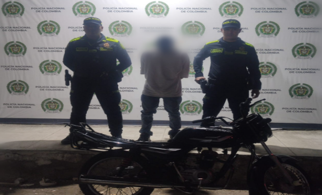 LA- POLICÍA- METROPOLITANA -RECUPERA- MOTOCICLETA 