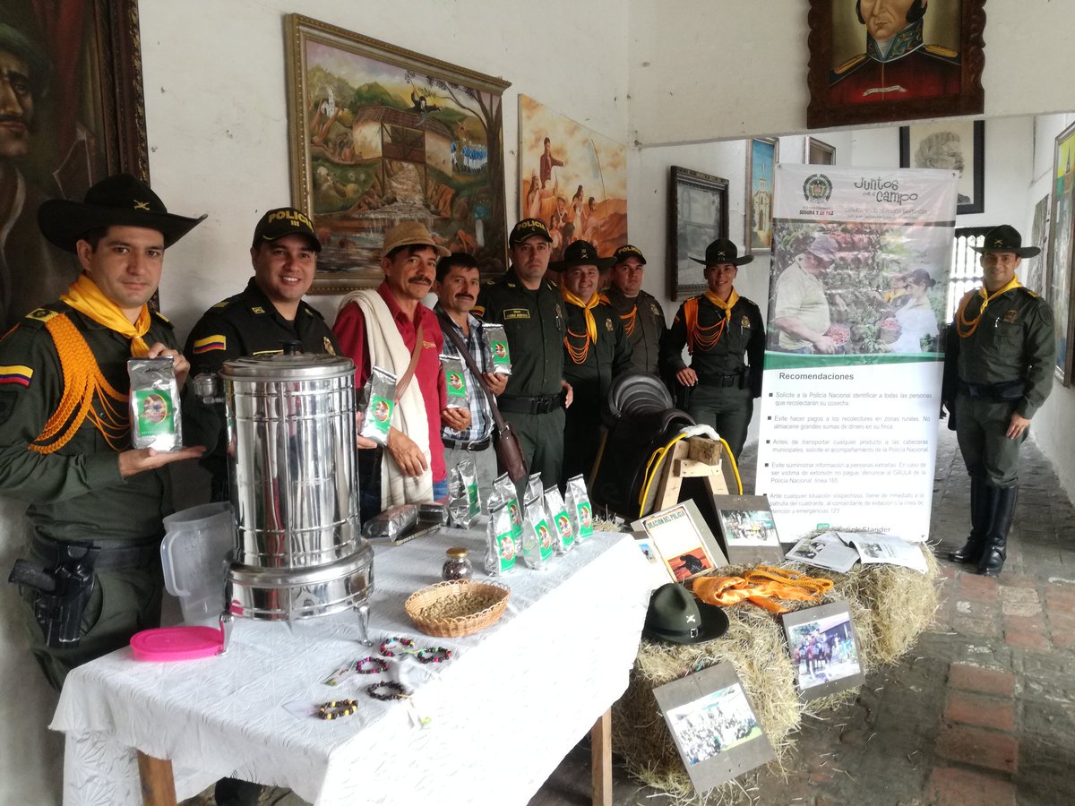 Policía-Colombia-Santander-encuentro-café