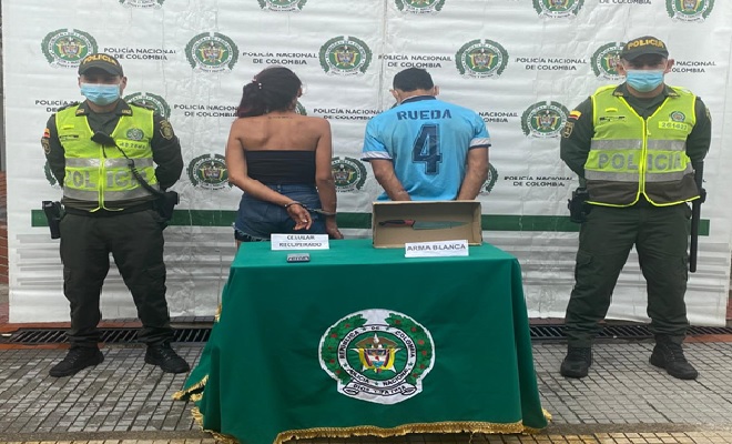 Capturada una pareja por hurtar un celular con arma corto punzante  
