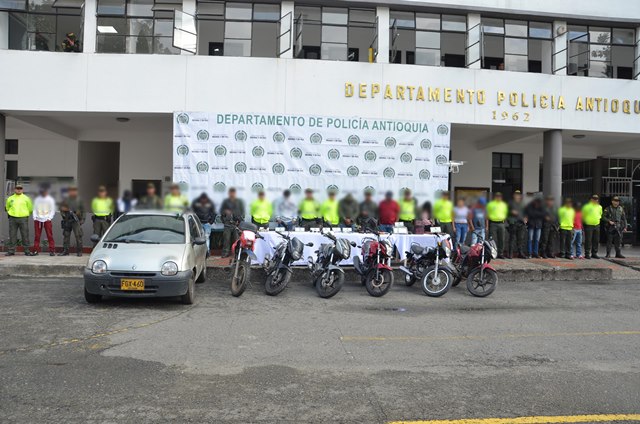 Caen-15-integrantes-de-‘Los-Pisasuaves’ 