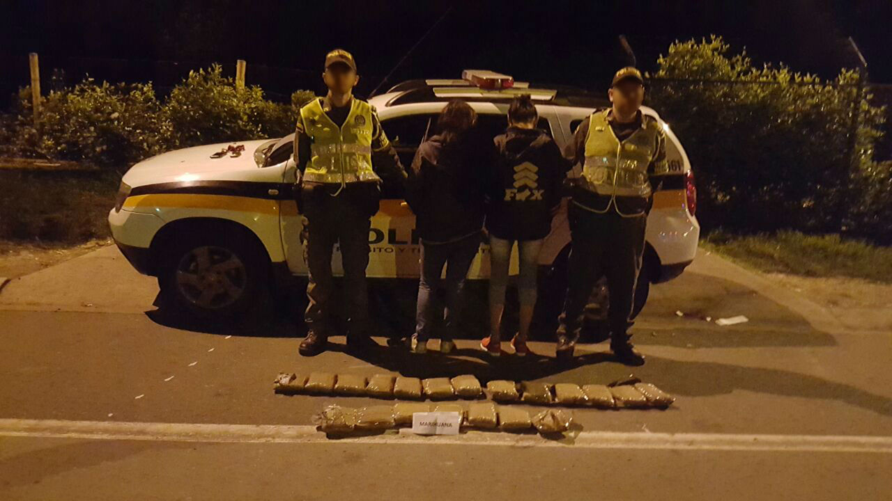 Dos mujeres capturadas y una aprehendida transportando diez kilos de marihuana tipo cripy adherida a sus cuerpos