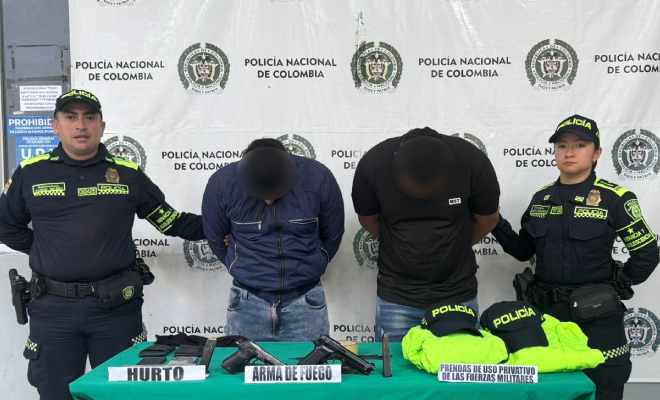 Durante la inspección, se les hallaron en su poder dos armas de fuego, dos proveedores y 19 cartuchos. 