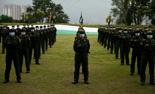 formación de auxiliares femeninas