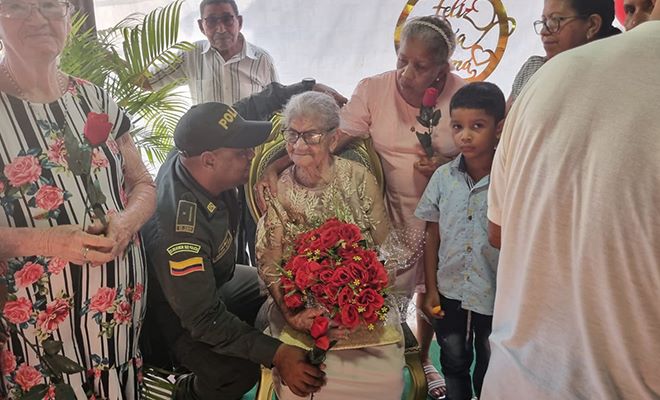 Fue homenajeada por la Policía en Magangué