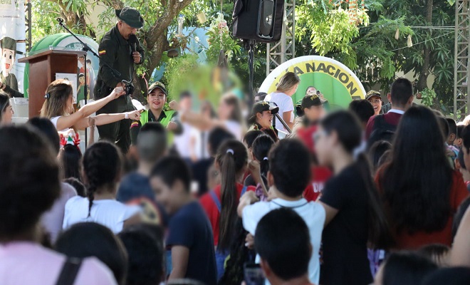 Fundación “Unidos por un sueño” y Policía Nacional, llevan felicidad a niños y niñas de diferentes barrios de la ciudad