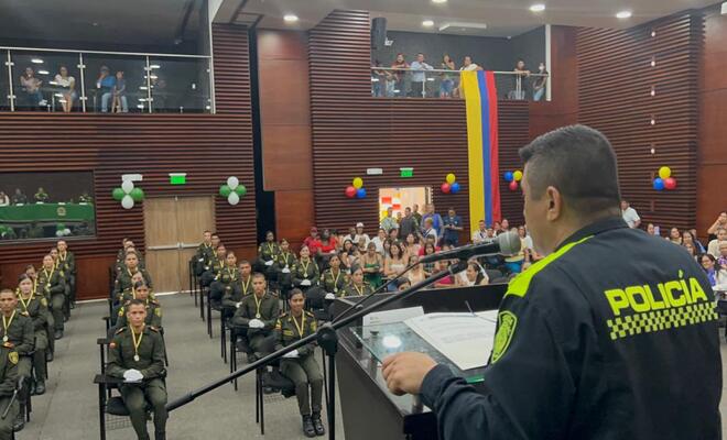 Graduación de 69 auxiliares de policía 