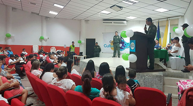 La Policía Nacional-da la bienvenida a 21 niños y niñas-que harán parte de la cívica juvenil-en el Meta
