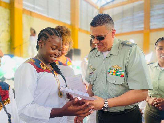 Lideran proyectos educativos