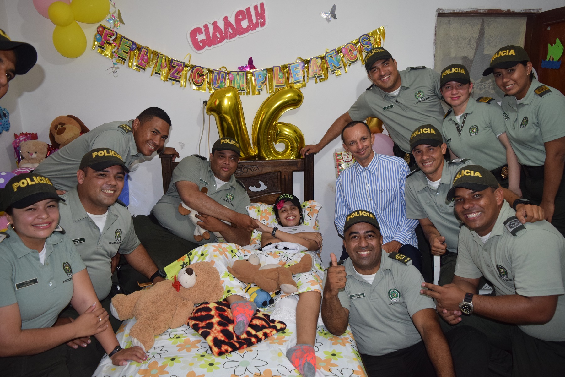 POLICIA NACIONAL CELEBRA CUMPLEAÑOS DE NIÑA CON CANCER EN EL MUNICIPIO DE BARANOA.