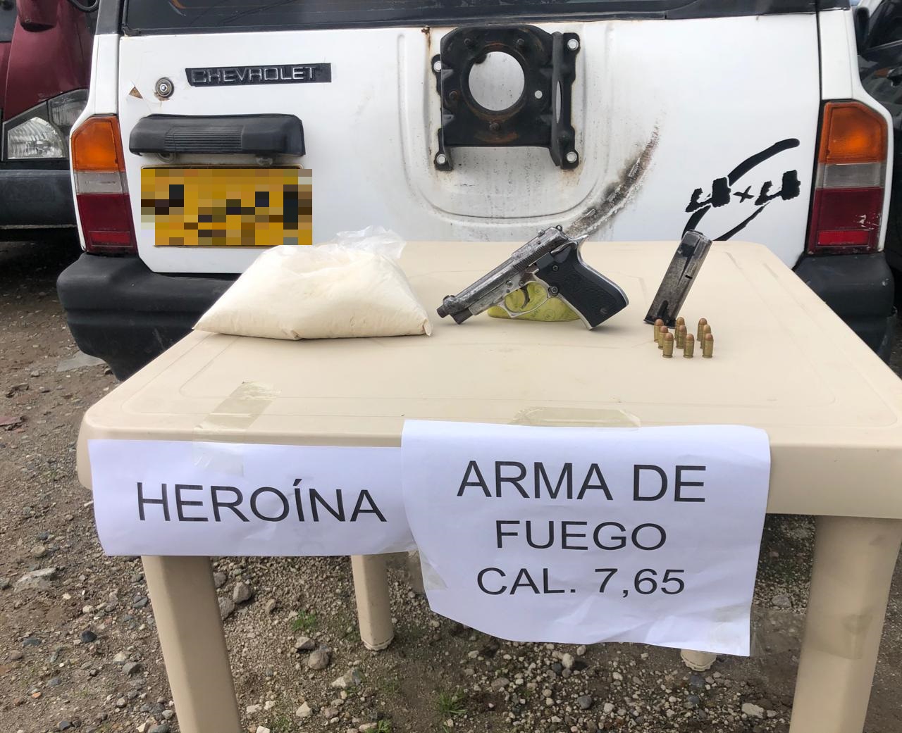 Mediante la ubicación  de áreas de prevención vial se logra la incautación de arma de fuego y estupefacientes.