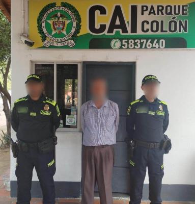 El hombre de 65 años hurto el celular a un adolescente 