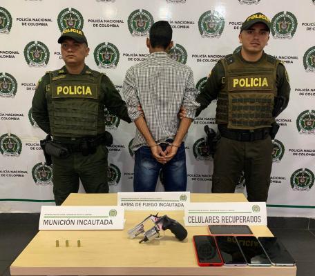 Intimido con arma de fuego para hurtar 