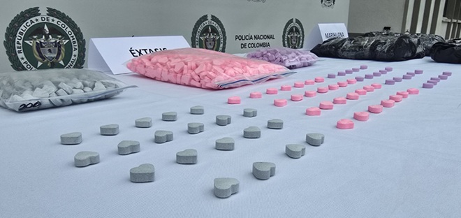1200 pastillas de extasis y paquetes de marihuana fueron encontrados por Carabineros