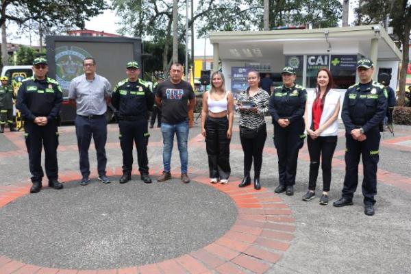 Lanzamiento del nuevo servicio de policía, en compañía del doctor Israel Londoño secretario de gobierno de Risaralda, alcaldesa encargada del municipio de Pereira Karen Zape