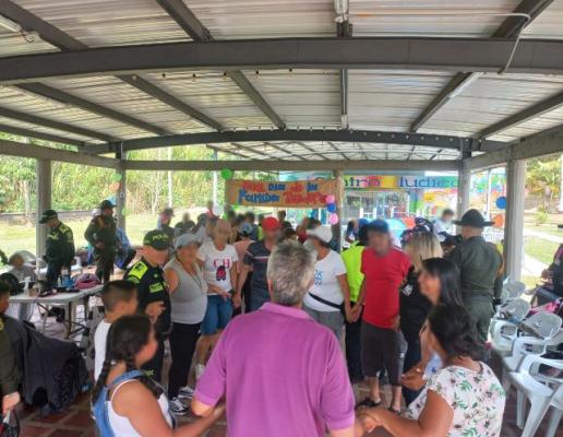 La celebración del día del tendero y el fortalecimiento de los derechos humanos, fue llevada a cabo en el parque el Oso de la capital risaraldense