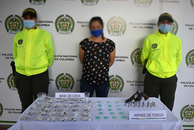 Capturamos cuatro personas transportando bazuco, cocaína, marihuana, arma de fuego y munición
