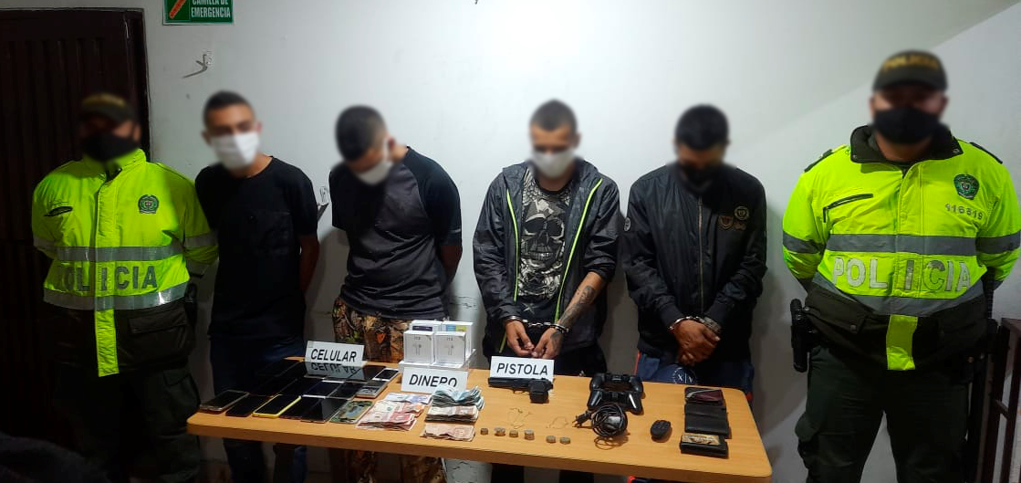 Logramos-la-incautación-de-un-arma de-fogueo-un-vehículo-y-la-recuperación-de-dinero-y-mercancía