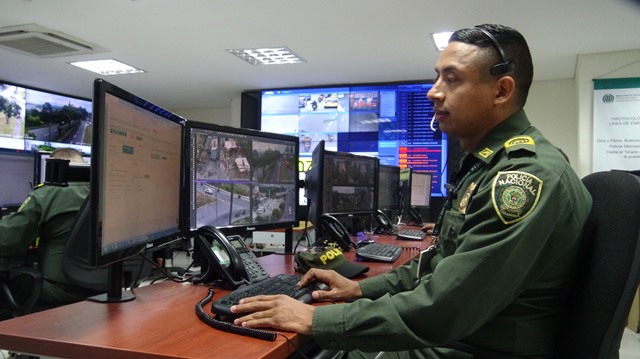 El-señor-patrullero-Diego-Fernando-Restrepo-Aguirre-no-dudo-en-ningún-momento-en-ayudar-a-dar-una-nueva-vida  