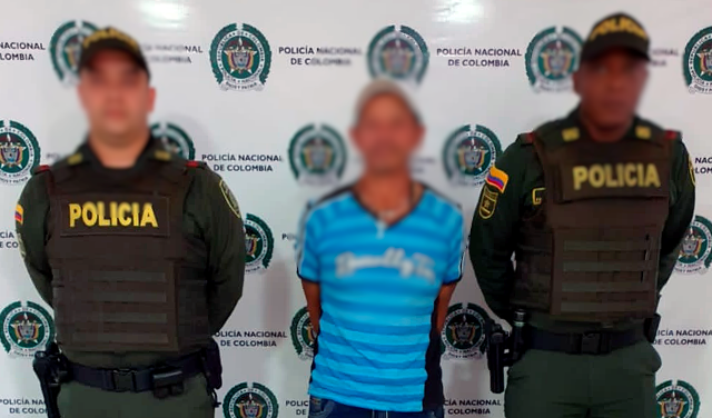 Persona capturada-policías custodiando