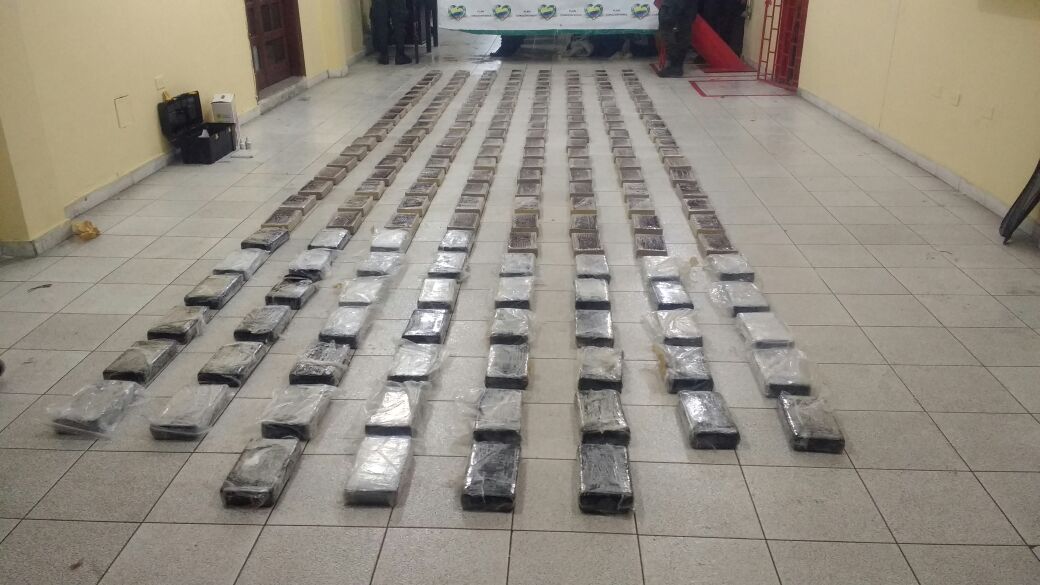 En-dos-vehículos-escondían-440-kilos-de-cocaína