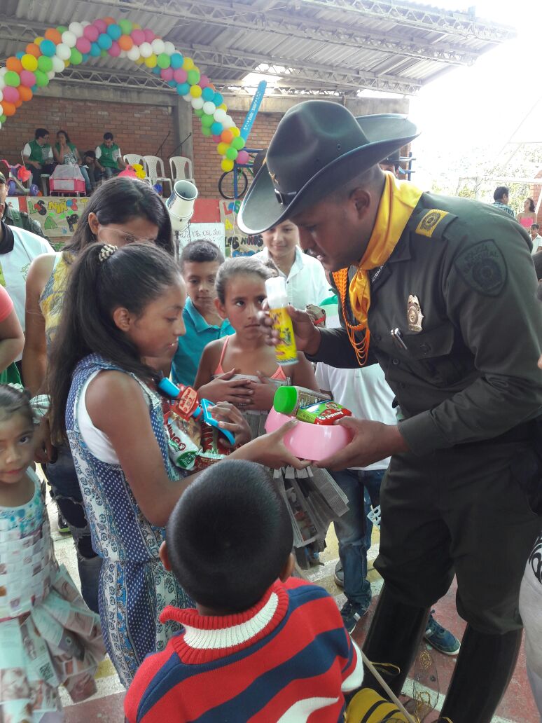 Policía Nacional compartió con los niños y niñas del norte de Nariño