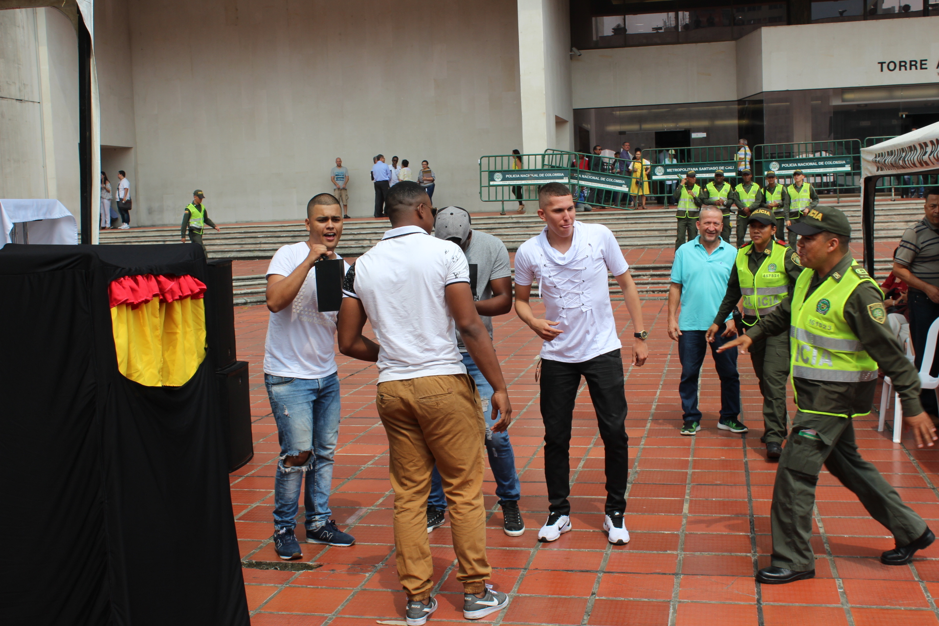 Todas las personas deben actuar favorablemente hacia la convivencia