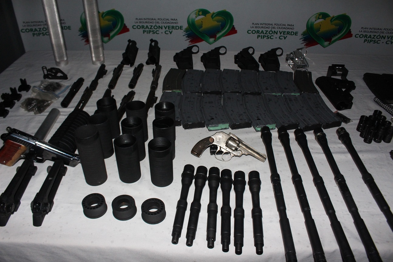 Entre ellos cuatro armas de fuego