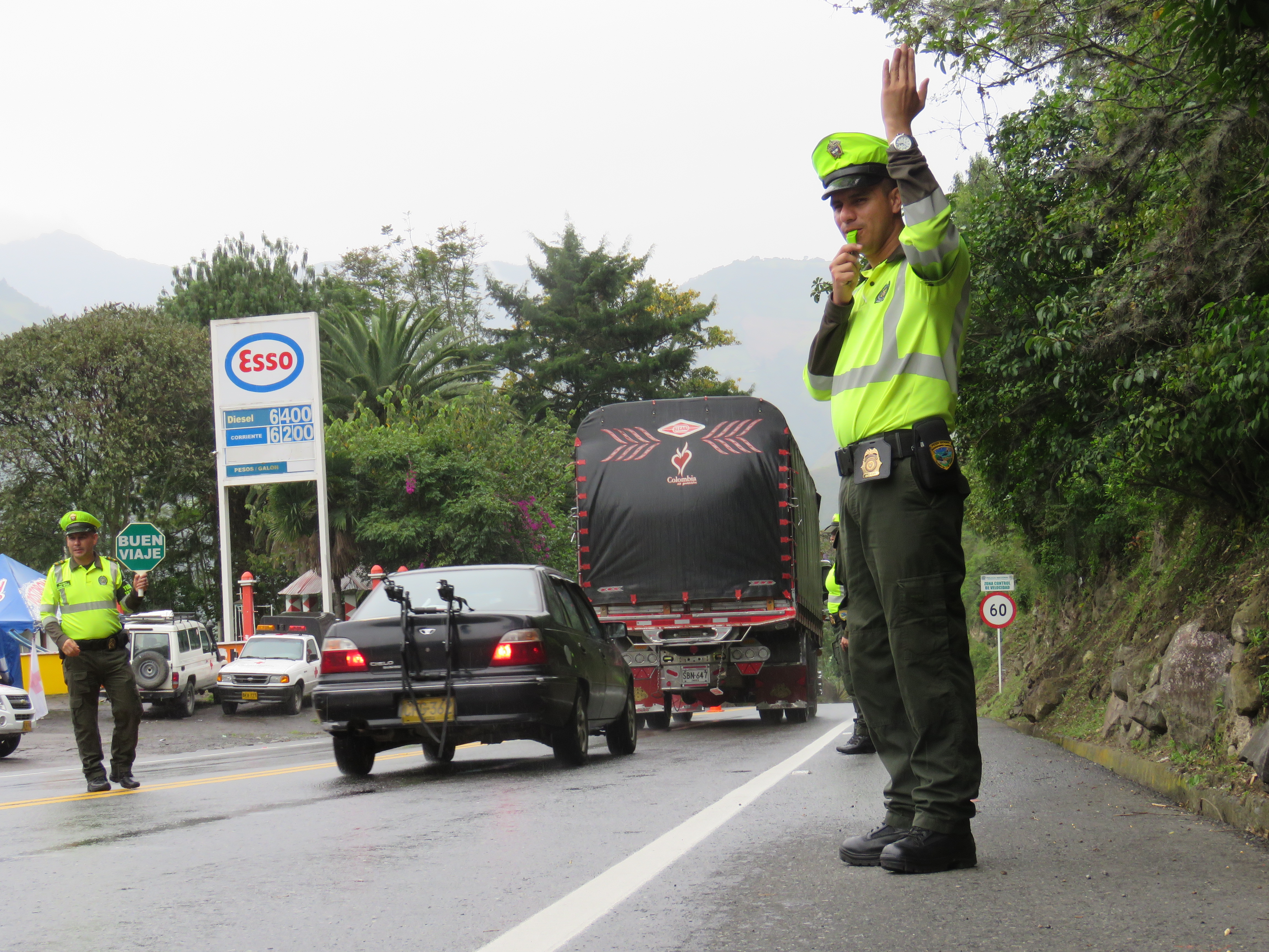 Control constante del flujo vehicular en las vías del departamento