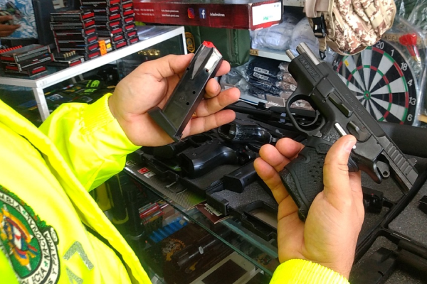 50-Armas-de-letalidad-reducida-incautadas-en-Cartagena