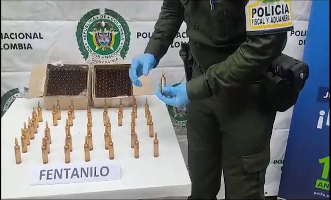 Elementos incautados-policías custodiando