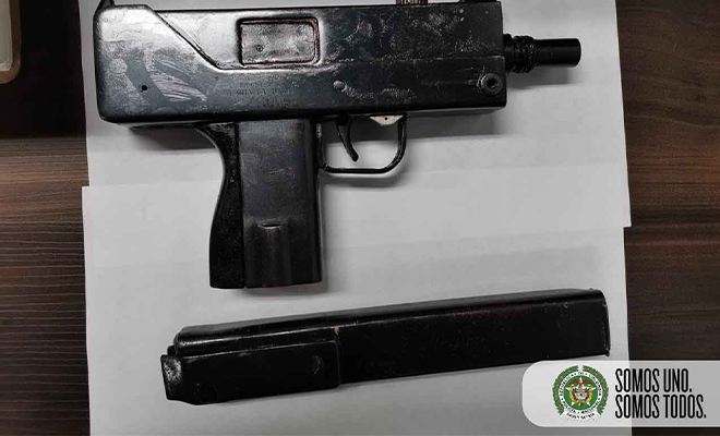 incautación de miniuzi