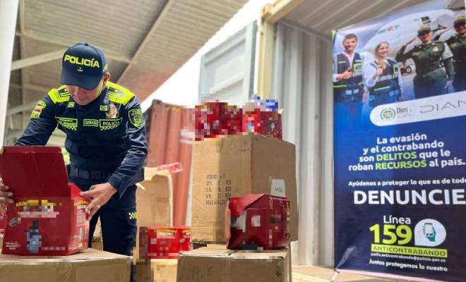 Incautación de accesorios navideños trasportados en un contenedor