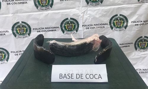 La mujer ocultaba el estupefaciente adhiriéndolo a su cuerpo, simulando estar embarazada