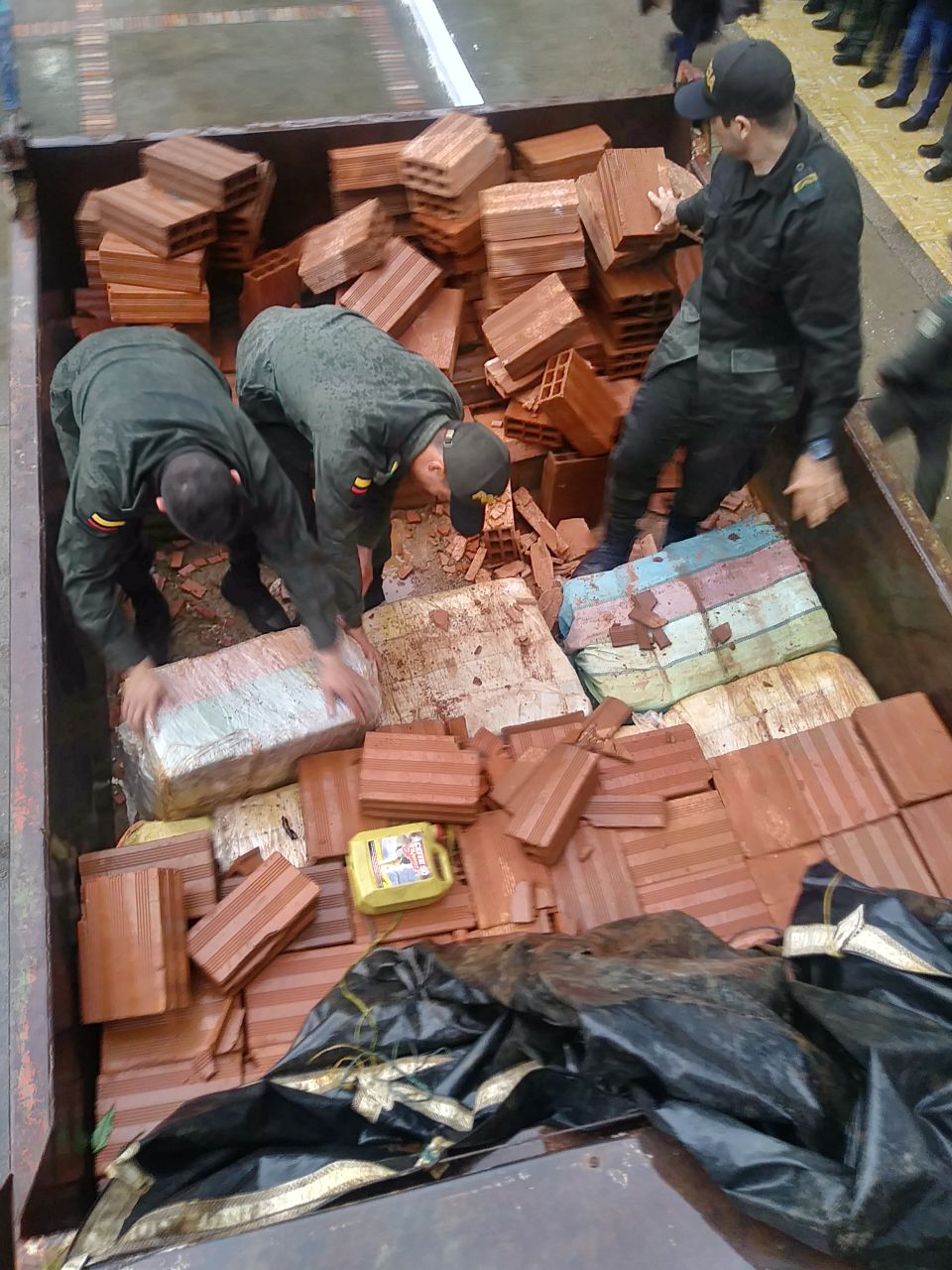 Incautados 628 kilos de marihuana en una volqueta